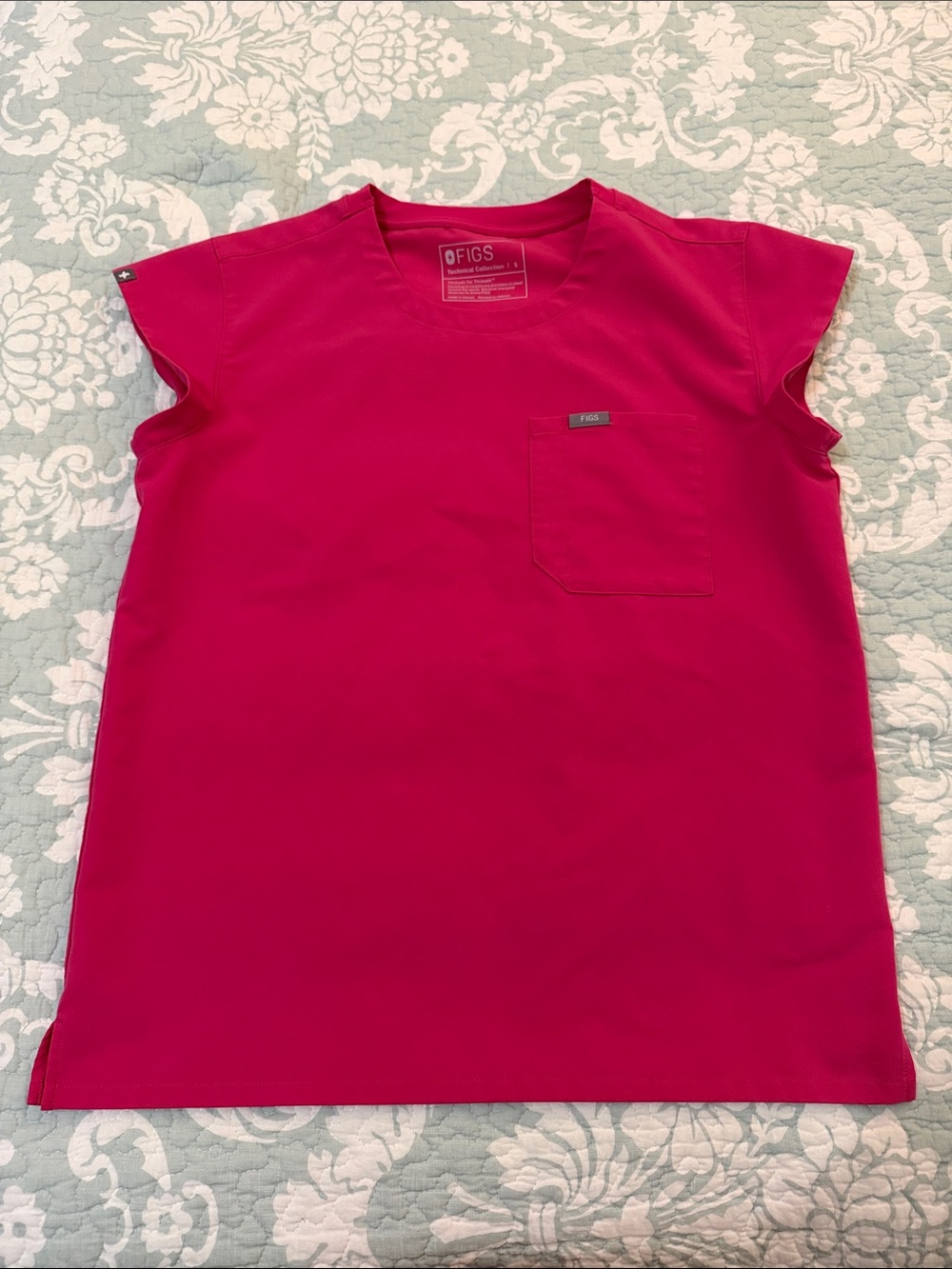 Figs Women's Fuchsia Short Sleeve Pocket Tee